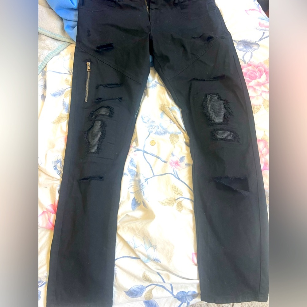 Only wear twice has been in the closet I don’t wear cause it’s 34 and I wear 36